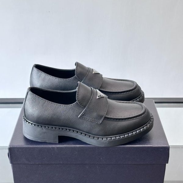 repliche,replica,perfette,siti di,affidabili,migliori siti,dove comprare,1:1,scarpe da ginnastica Contatore / I nuovi mocassini in pelle di Prada (2YRH8)