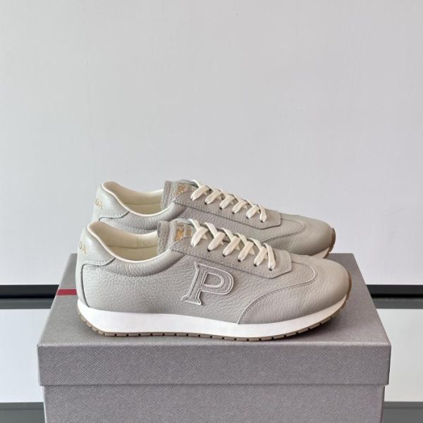 repliche,replica,perfette,siti di,affidabili,migliori siti,dove comprare,1:1,scarpe da ginnastica Contatore / Le nuove sneakers in pelle di Prada (FUG6E)