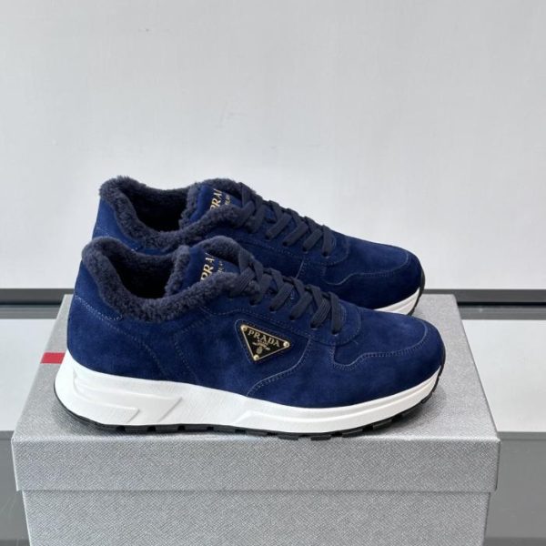 repliche,replica,perfette,siti di,affidabili,migliori siti,dove comprare,1:1,scarpe da ginnastica Contatore / Le nuove sneakers in velluto scamosciato di Prada (A53IF)