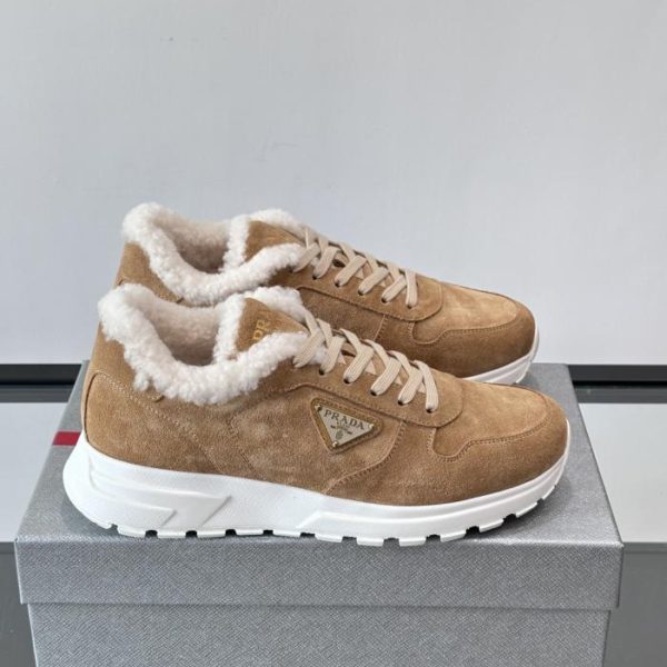 repliche,replica,perfette,siti di,affidabili,migliori siti,dove comprare,1:1,scarpe da ginnastica Contatore / Le nuove sneakers in velluto scamosciato di Prada (NA9ZI)