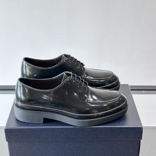 repliche,replica,perfette,siti di,affidabili,migliori siti,dove comprare,1:1,scarpe da ginnastica Contatore / Le scarpe Prada sono realizzate in pelle verniciata (33BHF).