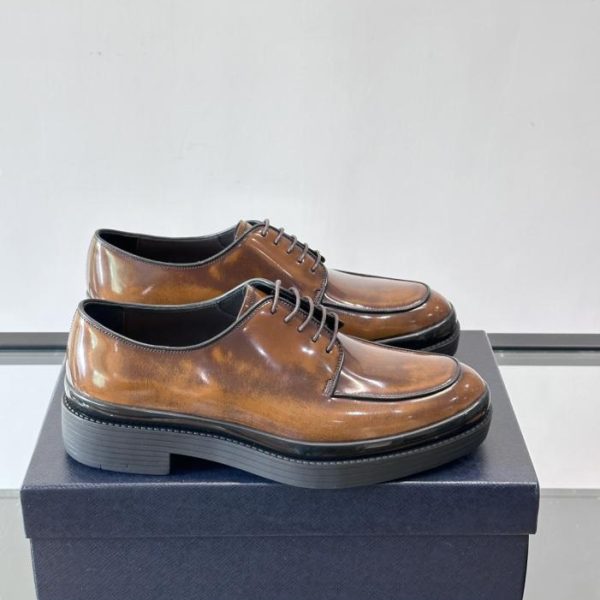 repliche,replica,perfette,siti di,affidabili,migliori siti,dove comprare,1:1,scarpe da ginnastica Contatore / Le scarpe Prada sono realizzate in pelle verniciata (J95RL).