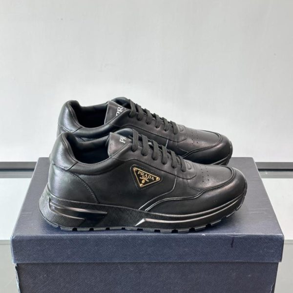Contatore / Sneakers con plateau e logo triangolare da uomo Prada (SQDNE)
