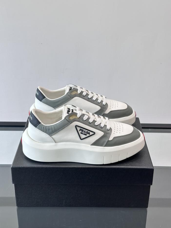 repliche,replica,perfette,siti di,affidabili,migliori siti,dove comprare,1:1,scarpe da ginnastica Contatore / Sneakers con plateau e logo triangolare da uomo Prada (LOX15) repliche,replica,perfette,siti di,affidabili,migliori siti,dove comprare,1:1,scarpe da ginnastica Contatore / Sneakers con plateau e logo triangolare da uomo Prada (LOX15)