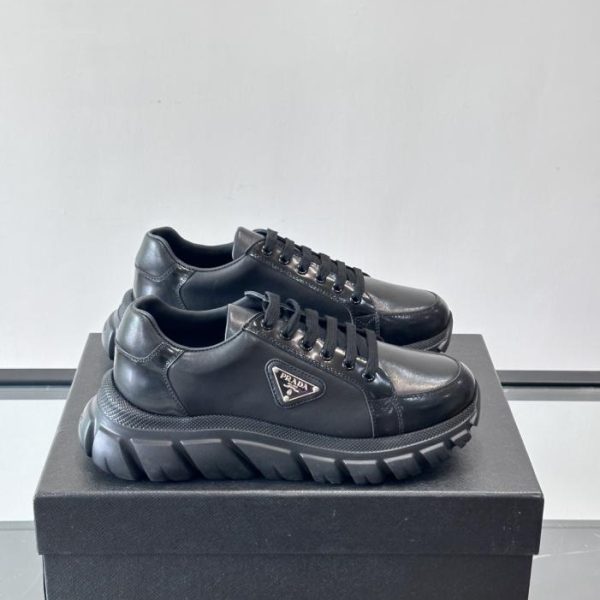 Contatore / Sneakers con plateau Prada Downtown Bold da uomo, combinazione di pelle di vitello nappa e pelle opaca (4QLNE)