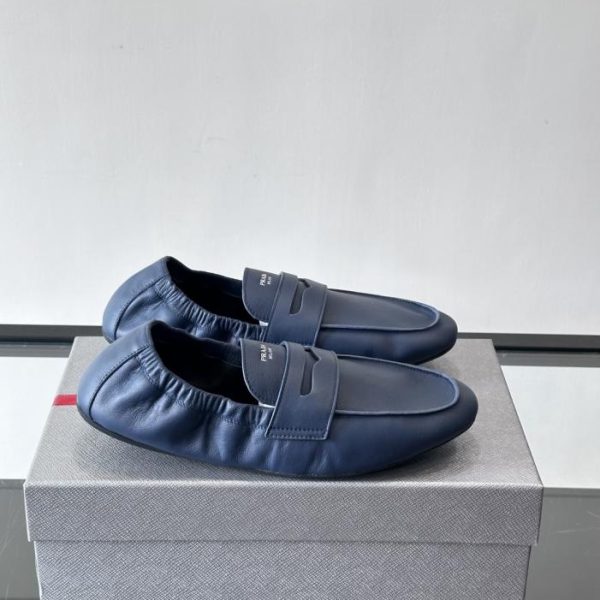 repliche,replica,perfette,siti di,affidabili,migliori siti,dove comprare,1:1,scarpe da ginnastica Contatore / Mocassini plissettati PRADA, realizzati in pelle di vitello, con tomaia plissettata naturalmente (F7WIQ)