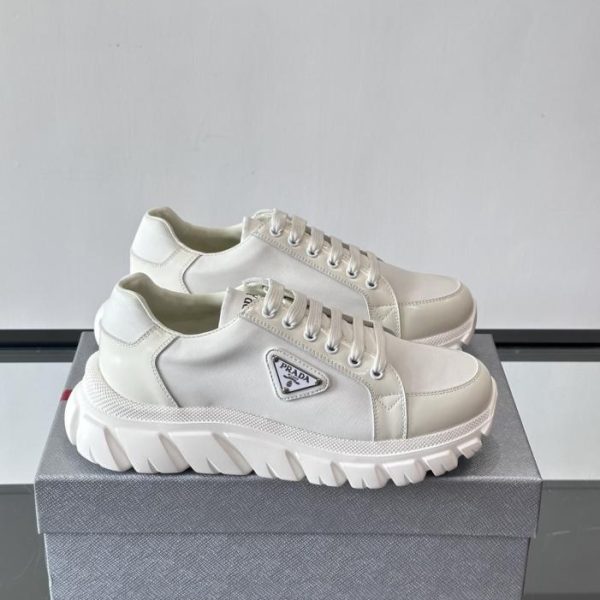 repliche,replica,perfette,siti di,affidabili,migliori siti,dove comprare,1:1,scarpe da ginnastica Contatore / Sneakers con plateau e logo triangolare Prada (W7QIX)