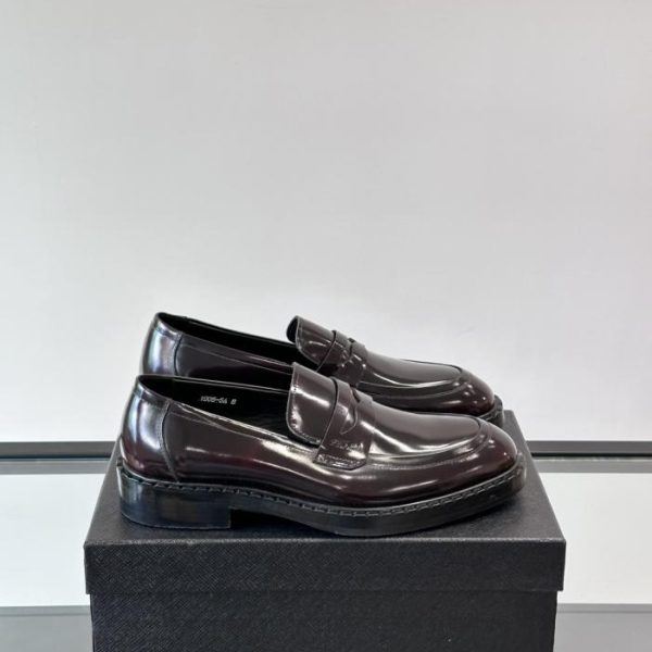 repliche,replica,perfette,siti di,affidabili,migliori siti,dove comprare,1:1,scarpe da ginnastica Contatore / I nuovi mocassini in vernice di Prada (JT6AF)