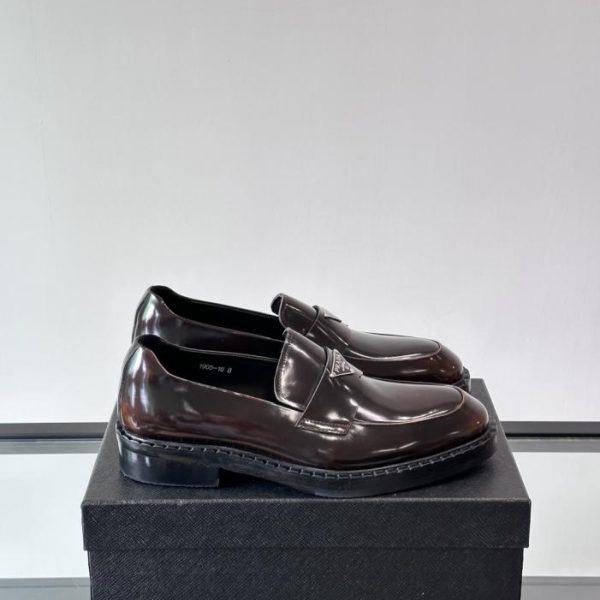 Contatore / I nuovi mocassini in vernice di Prada (BYS11)