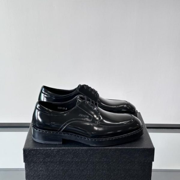 repliche,replica,perfette,siti di,affidabili,migliori siti,dove comprare,1:1,scarpe da ginnastica Contatore / I nuovi mocassini in vernice di Prada (L622K)