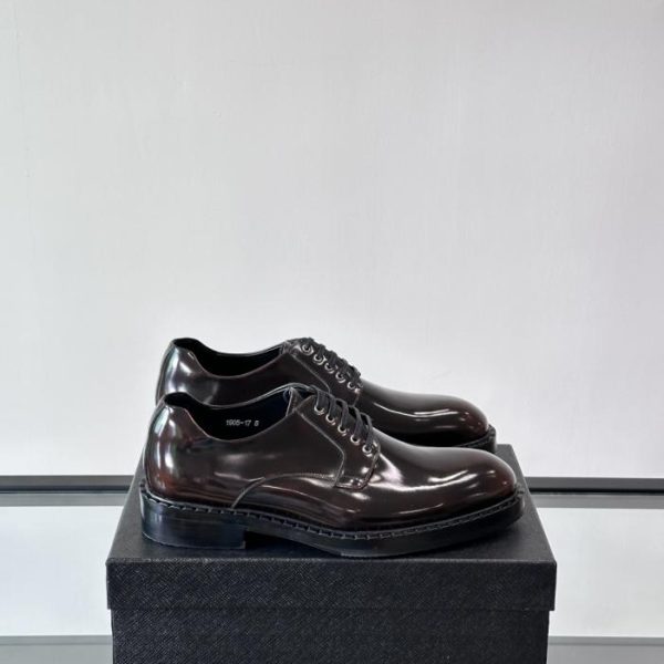 repliche,replica,perfette,siti di,affidabili,migliori siti,dove comprare,1:1,scarpe da ginnastica Contatore / I nuovi mocassini in vernice di Prada (TNRNX)
