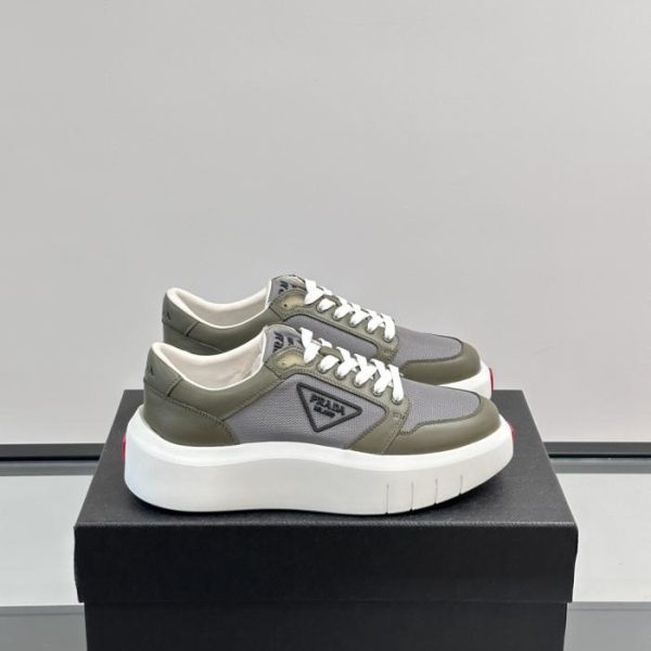 repliche,replica,perfette,siti di,affidabili,migliori siti,dove comprare,1:1,scarpe da ginnastica Contatore / Nuove sneakers casual in morbida pelle da uomo Prada (DT3ZZ)