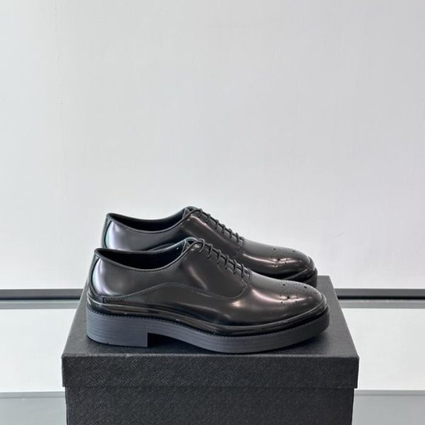 repliche,replica,perfette,siti di,affidabili,migliori siti,dove comprare,1:1,scarpe da ginnastica Contatore / I nuovi mocassini in vernice di Prada (BKDFK)
