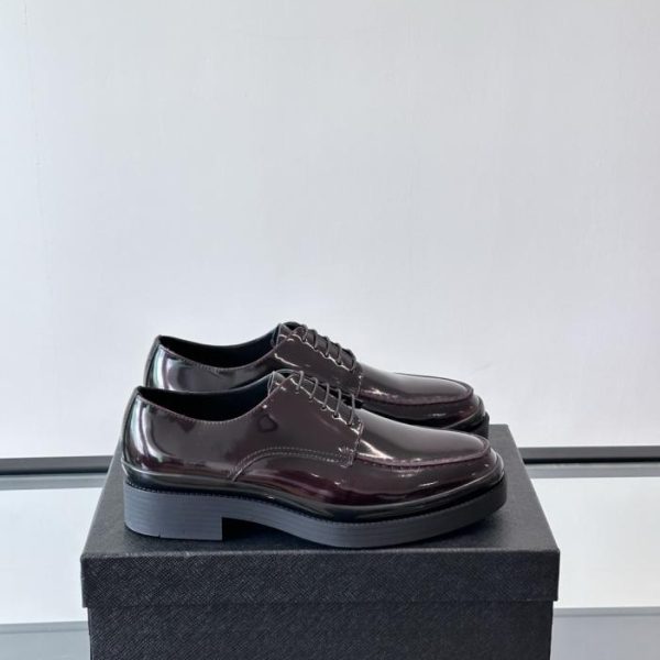 repliche,replica,perfette,siti di,affidabili,migliori siti,dove comprare,1:1,scarpe da ginnastica Contatore / I nuovi mocassini in vernice di Prada (77MST)