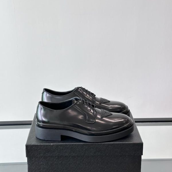 repliche,replica,perfette,siti di,affidabili,migliori siti,dove comprare,1:1,scarpe da ginnastica Contatore / I nuovi mocassini in vernice di Prada (S3FX3)