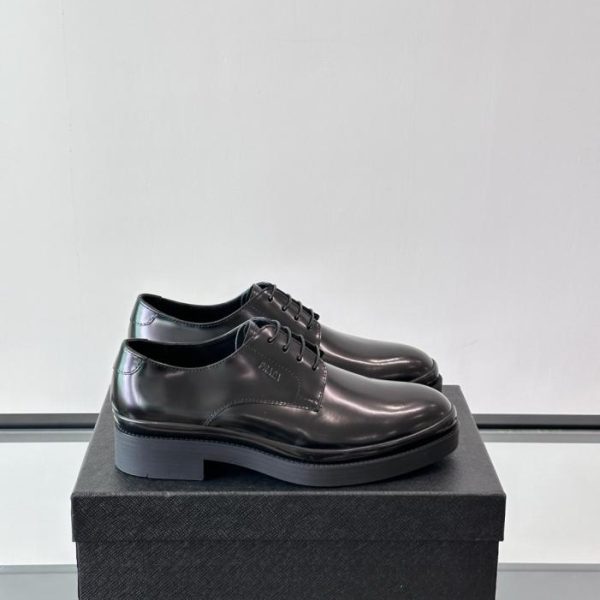 repliche,replica,perfette,siti di,affidabili,migliori siti,dove comprare,1:1,scarpe da ginnastica Contatore / I nuovi mocassini in vernice di Prada (J5BQE)