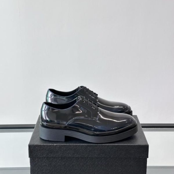 repliche,replica,perfette,siti di,affidabili,migliori siti,dove comprare,1:1,scarpe da ginnastica Contatore / I nuovi mocassini in vernice di Prada (QE061)
