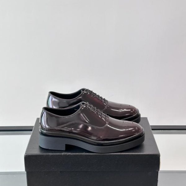 repliche,replica,perfette,siti di,affidabili,migliori siti,dove comprare,1:1,scarpe da ginnastica Contatore / I nuovi mocassini in vernice di Prada (T1N06)