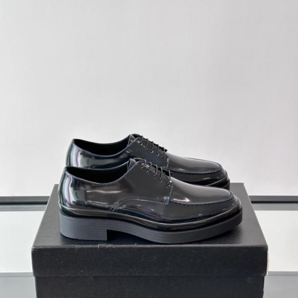 repliche,replica,perfette,siti di,affidabili,migliori siti,dove comprare,1:1,scarpe da ginnastica Contatore / I nuovi mocassini in vernice di Prada (3IGFE)