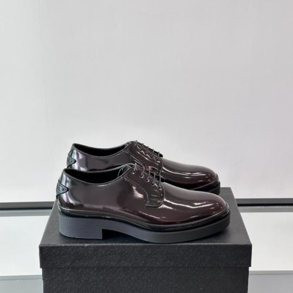 repliche,replica,perfette,siti di,affidabili,migliori siti,dove comprare,1:1,scarpe da ginnastica Contatore / I nuovi mocassini in vernice di Prada (NUWHL)