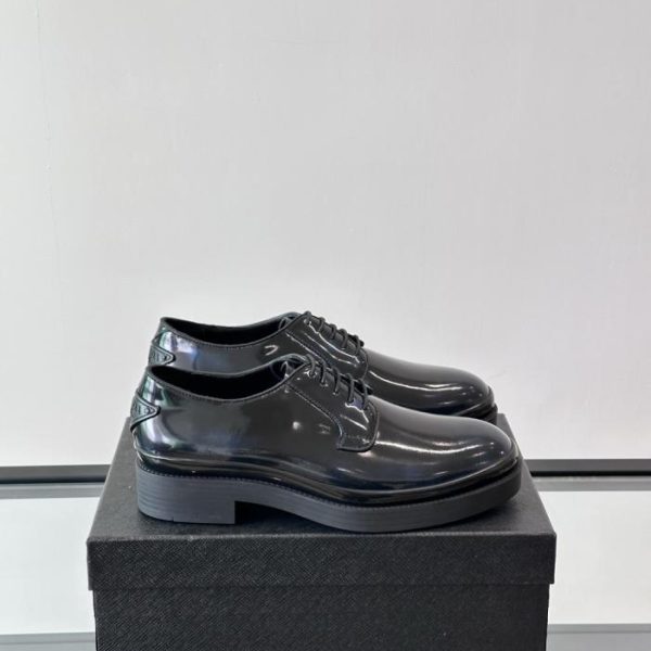repliche,replica,perfette,siti di,affidabili,migliori siti,dove comprare,1:1,scarpe da ginnastica Contatore / I nuovi mocassini in vernice di Prada (XT8MG)