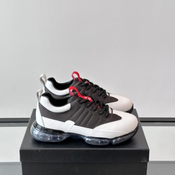 Contatore / Le nuove scarpe sportive casual in pelle con suola in gomma trasparente di Prada (H8D0D)