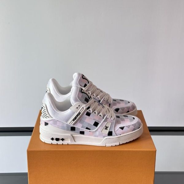 Nuova colorazione per le sneakers da uomo LV (C6F2O)