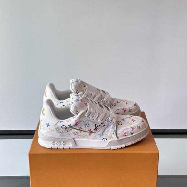 Le ultime sneaker della serie LV Trainer (AE548)