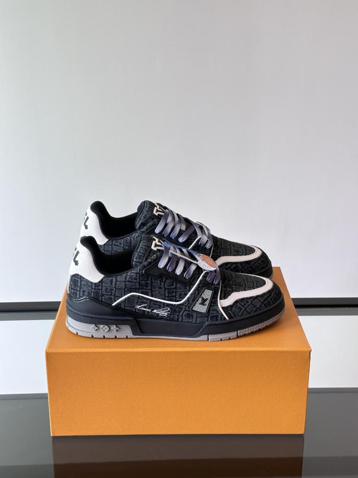 repliche,replica,perfette,siti di,affidabili,migliori siti,dove comprare,1:1,scarpe da ginnastica Nuova colorazione per le sneaker da uomo LV (ZLUZC) repliche,replica,perfette,siti di,affidabili,migliori siti,dove comprare,1:1,scarpe da ginnastica Nuova colorazione per le sneaker da uomo LV (ZLUZC)
