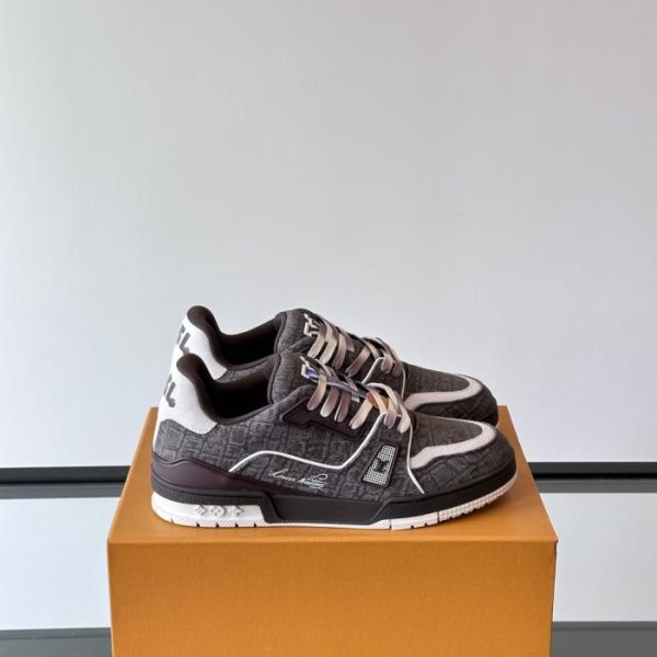 Nuova colorazione per le sneakers da uomo LV (N4CUY)