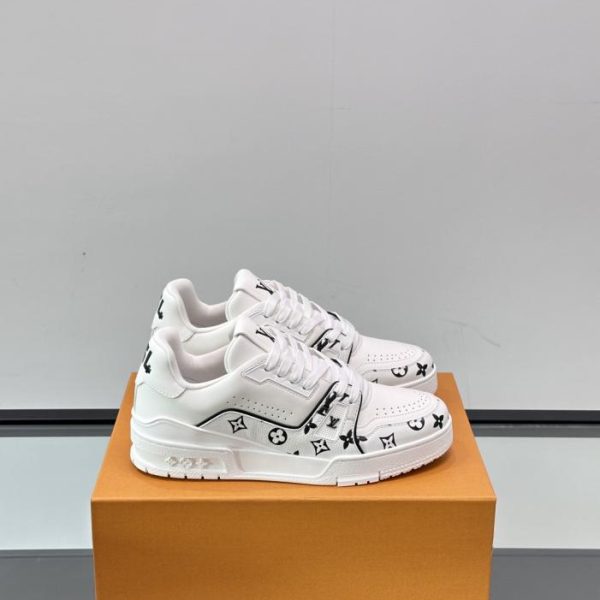 Le ultime sneakers della serie Louis Vuitton Trainer (8Y83I)