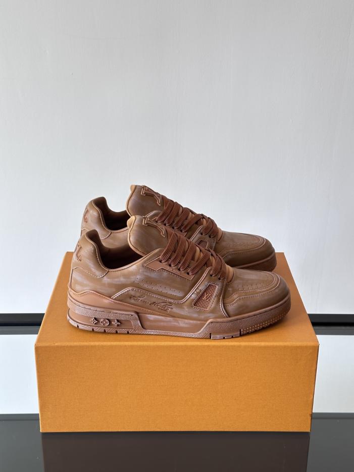 repliche,replica,perfette,siti di,affidabili,migliori siti,dove comprare,1:1,scarpe da ginnastica Contatore / Nuova colorazione per le sneakers da uomo LV (S02RD) repliche,replica,perfette,siti di,affidabili,migliori siti,dove comprare,1:1,scarpe da ginnastica Contatore / Nuova colorazione per le sneakers da uomo LV (S02RD)