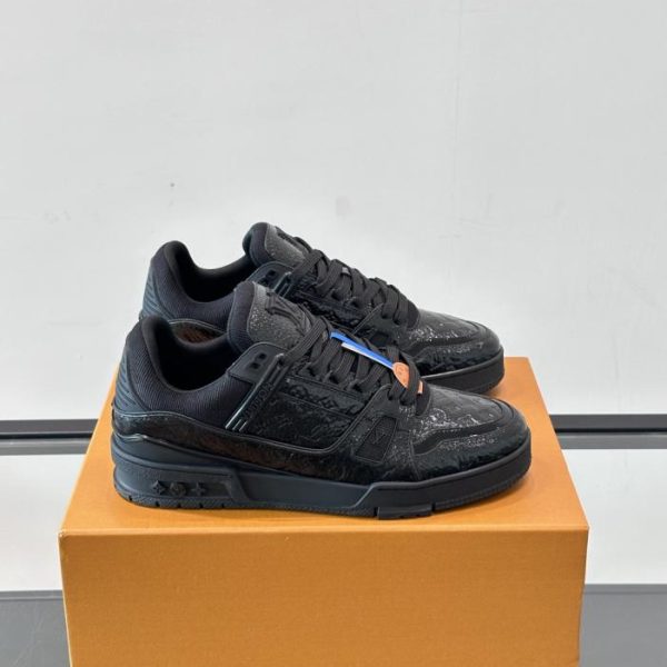 repliche,replica,perfette,siti di,affidabili,migliori siti,dove comprare,1:1,scarpe da ginnastica Contatore / La nuova colorazione di LV per le sneaker Trainer (EOVHZ)