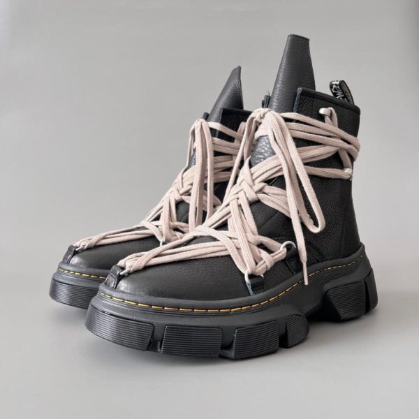 repliche,replica,perfette,siti di,affidabili,migliori siti,dove comprare,1:1,scarpe da ginnastica Stivaletti alla caviglia con lacci e punta tonda RICK OWENS x Dr. Martens 14XX, unisex, nero (E2VR0)