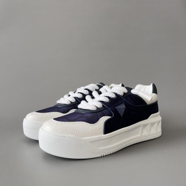 Sneakers Valentino con punta tonda e lacci, stile unisex (RCJKZ)