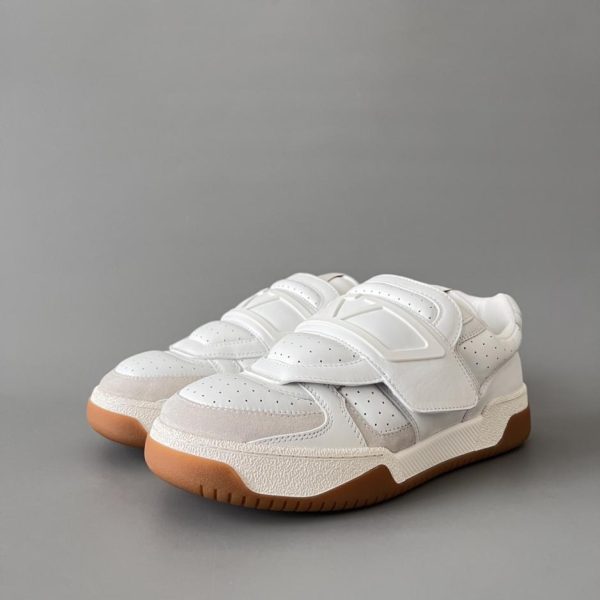 Valentino GARAVANI Joie De Jouer Scarpe da ginnastica basse in pelle con punta tonda e velcro da uomo Bianche (IZJN8)