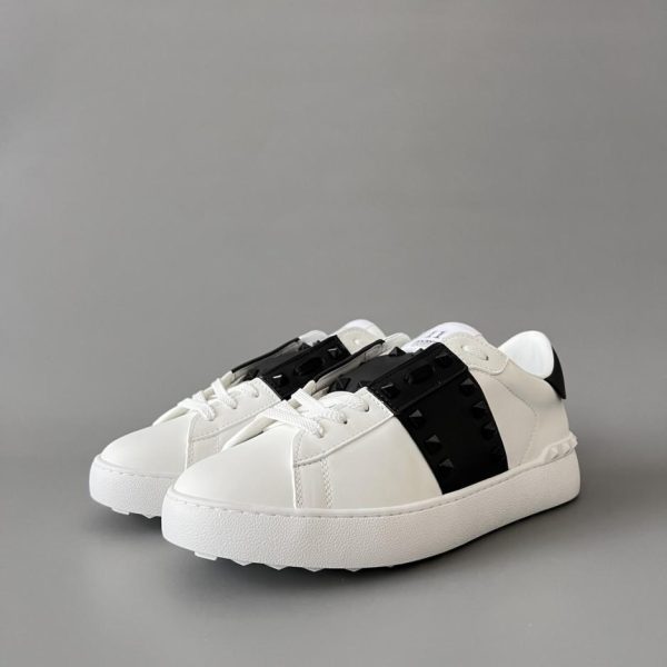 Valentino Rockstud Untitled Studded Sneakers casual con punta tonda e lacci, stile unisex (22EES)