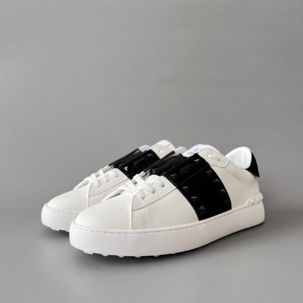 Valentino Rockstud Untitled Studded Sneakers casual con punta tonda e lacci, stile unisex (6AVNF)