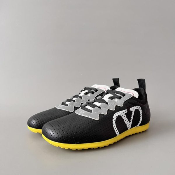 Scarpe casual basse con lacci e punta tonda in pelle di agnello Valentino GARAVANI Chromathon, da donna, nere (YJ9JC).