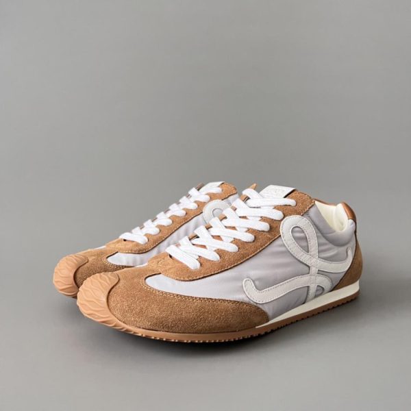 repliche,replica,perfette,siti di,affidabili,migliori siti,dove comprare,1:1,scarpe da ginnastica LOEWE Ballet Runner 2.0, scarpe casual basse con lacci e punta tonda in pelle di nylon, bianco/marrone (KL0AA)
