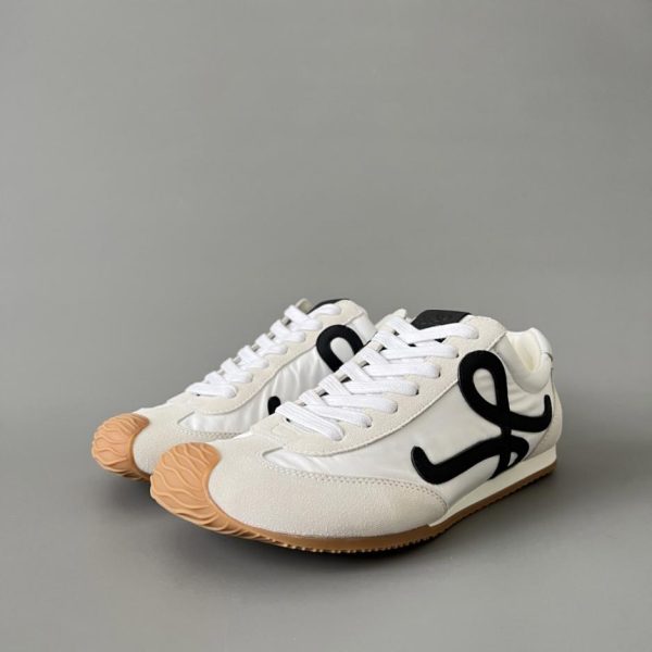 repliche,replica,perfette,siti di,affidabili,migliori siti,dove comprare,1:1,scarpe da ginnastica LOEWE Ballet Runner 2.0 Scarpe casual basse con lacci e punta tonda in pelle di nylon, bianche (4N0SX)