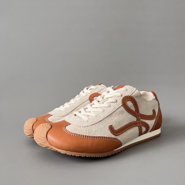 repliche,replica,perfette,siti di,affidabili,migliori siti,dove comprare,1:1,scarpe da ginnastica LOEWE Ballet Runner 2.0 Scarpe casual basse con lacci e punta tonda in pelle di nylon beige marrone (1ISH2)