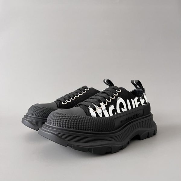 repliche,replica,perfette,siti di,affidabili,migliori siti,dove comprare,1:1,scarpe da ginnastica Alexander McQueen Tread Slick Canvas, nero e bianco (OE3ZO)