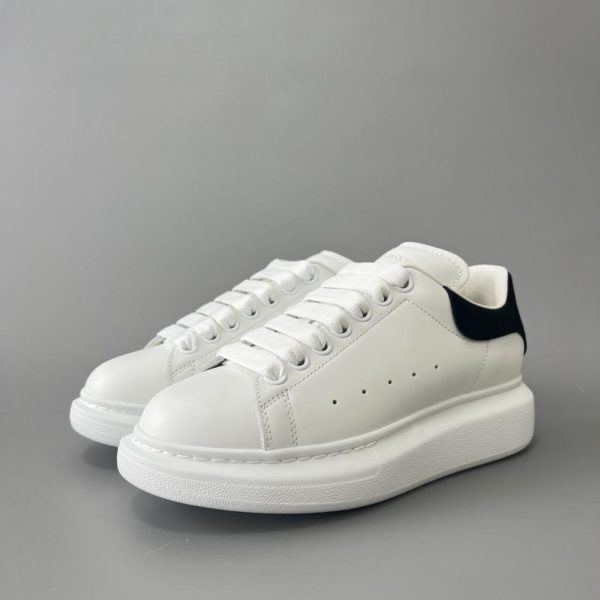 repliche,replica,perfette,siti di,affidabili,migliori siti,dove comprare,1:1,scarpe da ginnastica Sneakers Alexander McQueen Black Sheep Jingwei, stile unisex, sneakers bianche (VAAK1)