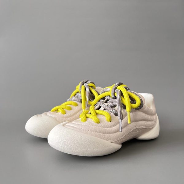 Scarpe casual basse con punta tonda e lacci in pelle Flexion di Alexander McQueen, bianche, da donna (B9Y4D)