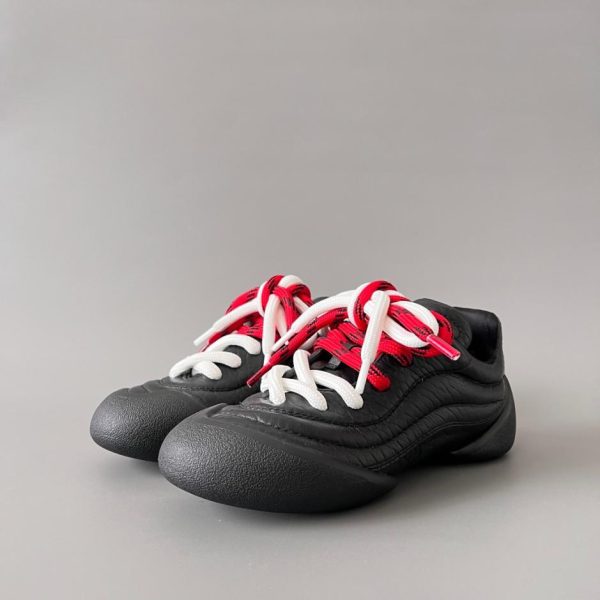 repliche,replica,perfette,siti di,affidabili,migliori siti,dove comprare,1:1,scarpe da ginnastica Scarpe casual basse con punta tonda e lacci in pelle Flexion di Alexander McQueen, nere, da donna (3J2GU)