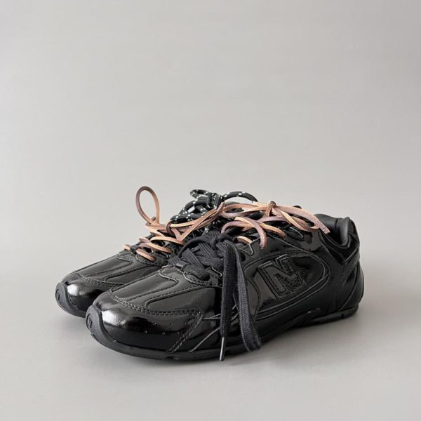 repliche,replica,perfette,siti di,affidabili,migliori siti,dove comprare,1:1,scarpe da ginnastica Scarpe da corsa basse con lacci New Balance x MIU MIU NB 530 Qixi Festival Series da donna, nere (860AJ)
