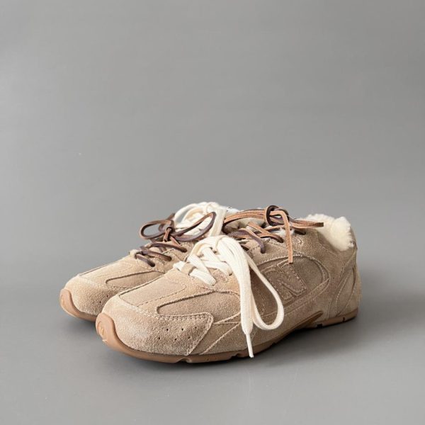 Scarpe da donna in lana d'agnello New Balance x MIU MIU NB 530 marrone chiaro (D6QIU)