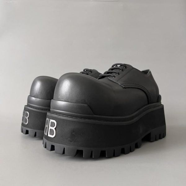 repliche,replica,perfette,siti di,affidabili,migliori siti,dove comprare,1:1,scarpe da ginnastica Scarpe stringate con punta tonda in pelle Balenciaga Combat Strike, da uomo, nere (D1AZK)