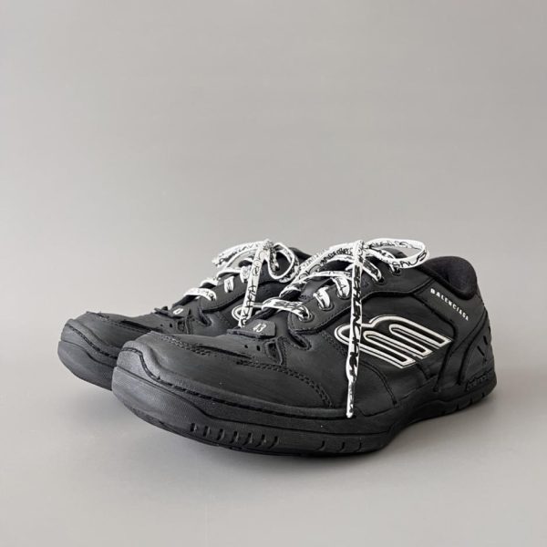 repliche,replica,perfette,siti di,affidabili,migliori siti,dove comprare,1:1,scarpe da ginnastica Scarpe casual basse Balenciaga Hamptons con logo usurato in rilievo, nere, unisex (ZOT4C)